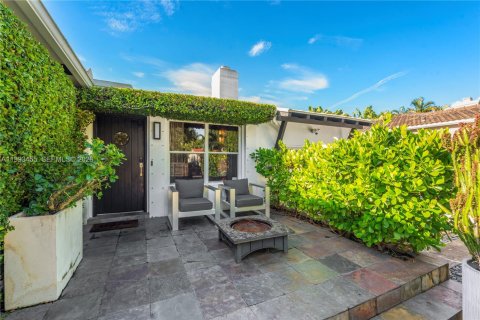 Casa en alquiler en Miami, Florida, 2 dormitorios, 99.59 m2 № 2055469 - foto 5