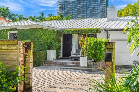 Casa en alquiler en Miami, Florida, 2 dormitorios, 99.59 m2 № 2055469 - foto 4