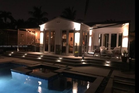 Casa en alquiler en Miami, Florida, 2 dormitorios, 99.59 m2 № 2055469 - foto 23