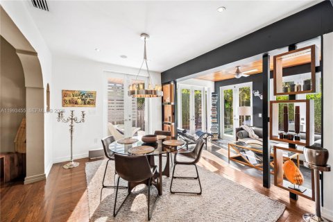 Casa en alquiler en Miami, Florida, 2 dormitorios, 99.59 m2 № 2055469 - foto 11