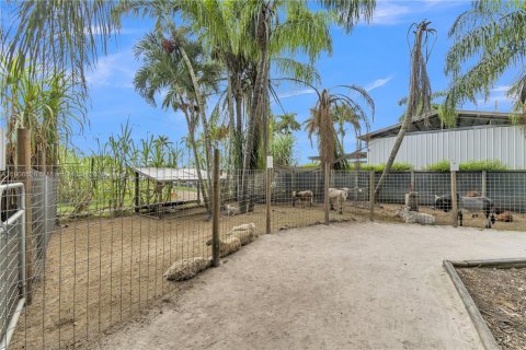 Propiedad comercial en venta en Miami, Florida № 2013406 - foto 16