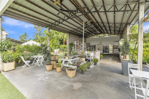 Propiedad comercial en venta en Miami, Florida № 2013406 - foto 11