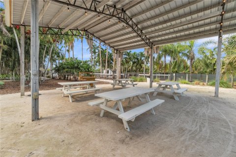 Propiedad comercial en venta en Miami, Florida № 2013406 - foto 5