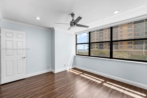 Купить кондоминиум в Холливуд, Флорида 2 спальни, 115.2м2, № 1944069 - фото 17
