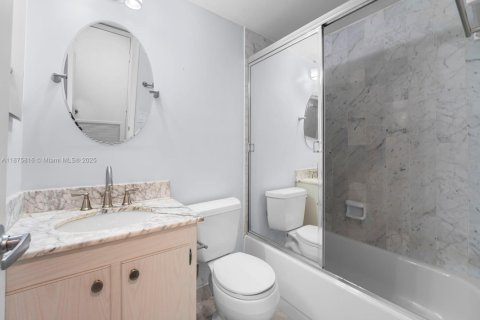 Купить кондоминиум в Холливуд, Флорида 2 спальни, 115.2м2, № 1944069 - фото 16