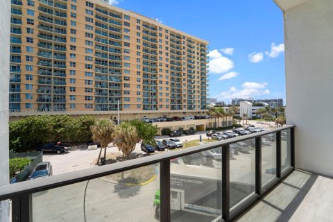 Купить кондоминиум в Холливуд, Флорида 2 спальни, 115.2м2, № 1944069 - фото 20