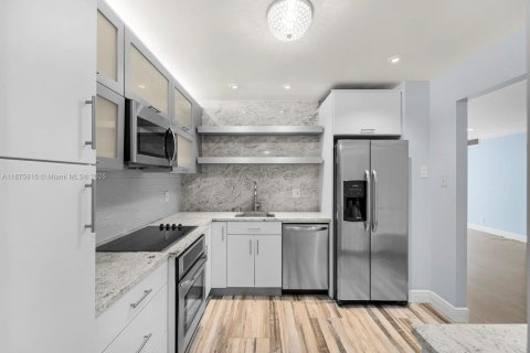 Купить кондоминиум в Холливуд, Флорида 2 спальни, 115.2м2, № 1944069 - фото 3