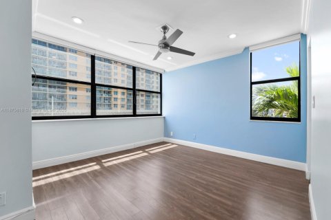 Купить кондоминиум в Холливуд, Флорида 2 спальни, 115.2м2, № 1944069 - фото 15