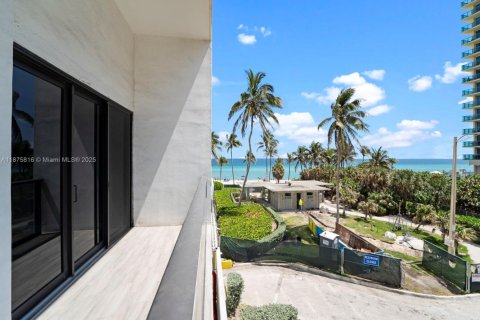 Купить кондоминиум в Холливуд, Флорида 2 спальни, 115.2м2, № 1944069 - фото 21