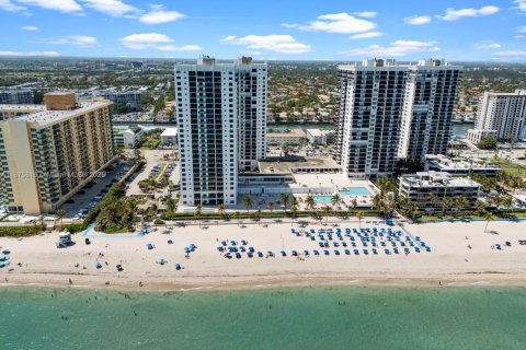 Купить кондоминиум в Холливуд, Флорида 2 спальни, 115.2м2, № 1944069 - фото 2