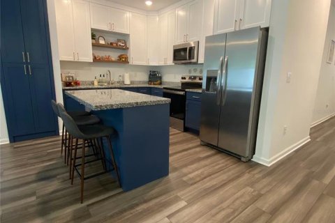 Townhouse in Land O' Lakes, Florida 3 bedrooms, 128.76 sq.m. № 2400386 - photo 4