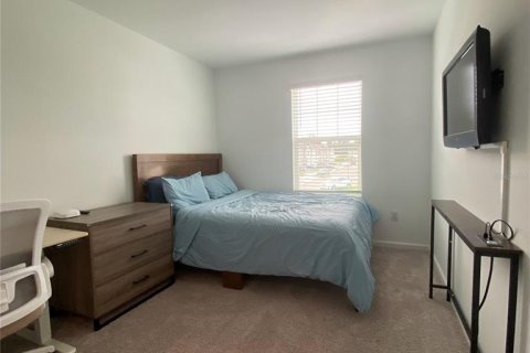 Townhouse in Land O' Lakes, Florida 3 bedrooms, 128.76 sq.m. № 2400386 - photo 18