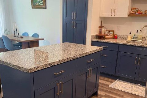 Townhouse in Land O' Lakes, Florida 3 bedrooms, 128.76 sq.m. № 2400386 - photo 5