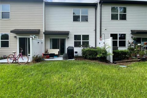 Townhouse in Land O' Lakes, Florida 3 bedrooms, 128.76 sq.m. № 2400386 - photo 21
