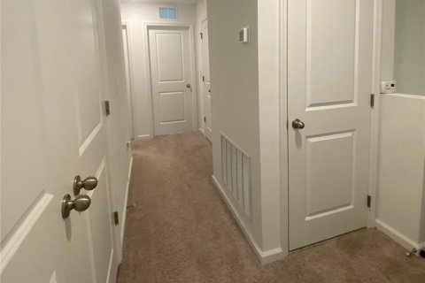 Townhouse in Land O' Lakes, Florida 3 bedrooms, 128.76 sq.m. № 2400386 - photo 15