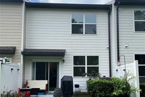 Townhouse in Land O' Lakes, Florida 3 bedrooms, 128.76 sq.m. № 2400386 - photo 20