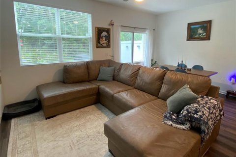 Townhouse in Land O' Lakes, Florida 3 bedrooms, 128.76 sq.m. № 2400386 - photo 7