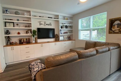 Townhouse in Land O' Lakes, Florida 3 bedrooms, 128.76 sq.m. № 2400386 - photo 8