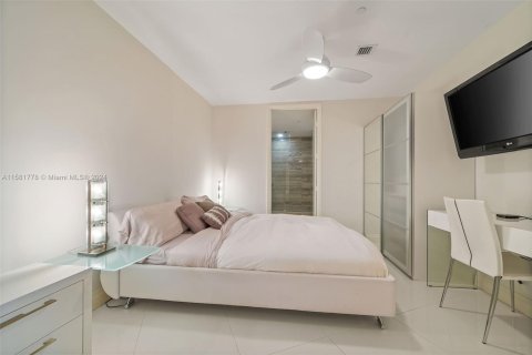 Condo in Sunny Isles Beach, Florida, 2 bedrooms  № 1960520 - photo 26