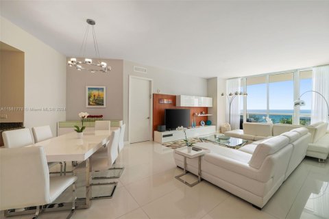 Condo in Sunny Isles Beach, Florida, 2 bedrooms  № 1960520 - photo 3