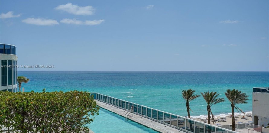 Condo in Sunny Isles Beach, Florida, 2 bedrooms  № 1960520