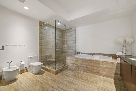 Condo in Sunny Isles Beach, Florida, 2 bedrooms  № 1960520 - photo 18