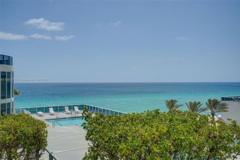 Condo in Sunny Isles Beach, Florida, 2 bedrooms  № 1960520 - photo 2