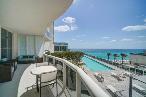 Condo in Sunny Isles Beach, Florida, 2 bedrooms  № 1960520 - photo 23