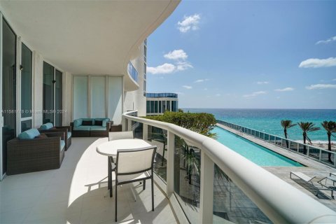 Condo in Sunny Isles Beach, Florida, 2 bedrooms  № 1960520 - photo 21