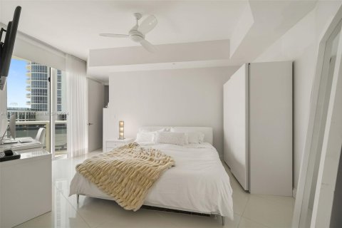 Condo in Sunny Isles Beach, Florida, 2 bedrooms  № 1960520 - photo 15