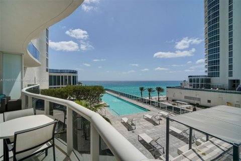 Condo in Sunny Isles Beach, Florida, 2 bedrooms  № 1960520 - photo 22
