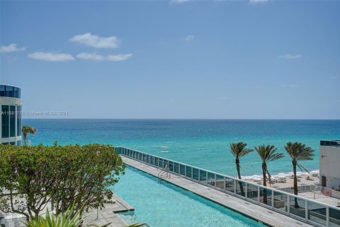 Condo in Sunny Isles Beach, Florida, 2 bedrooms  № 1960520 - photo 30