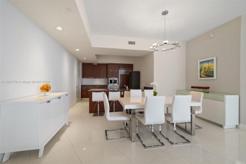 Condo in Sunny Isles Beach, Florida, 2 bedrooms  № 1960520 - photo 4