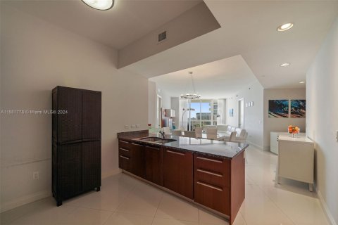 Condo in Sunny Isles Beach, Florida, 2 bedrooms  № 1960520 - photo 9