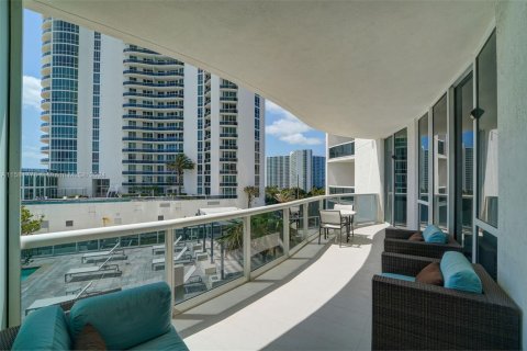 Condo in Sunny Isles Beach, Florida, 2 bedrooms  № 1960520 - photo 24