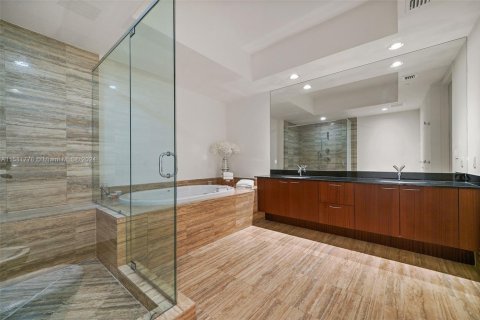 Condo in Sunny Isles Beach, Florida, 2 bedrooms  № 1960520 - photo 19