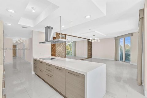 Condo in North Miami Beach, Florida, 3 bedrooms  № 1937363 - photo 9