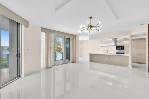 Copropriété à vendre à North Miami Beach, Floride: 3 chambres, 212.28 m2 № 1937363 - photo 1
