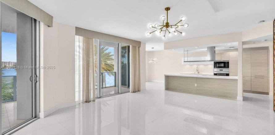 Condo à North Miami Beach, Floride, 3 chambres  № 1937363