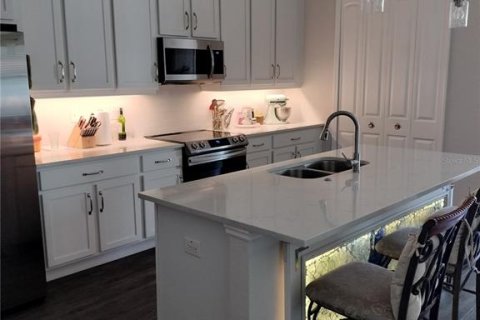 House in New Port Richey, Florida 4 bedrooms, 179.39 sq.m. № 1757964 - photo 7
