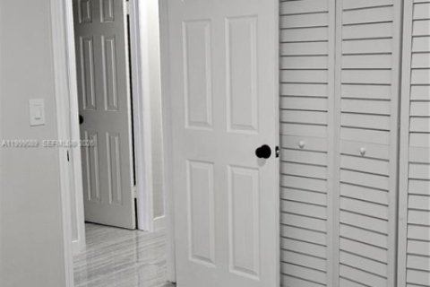 Casa en alquiler en Fort Lauderdale, Florida, 3 dormitorios, 120.03 m2 № 2066086 - foto 5