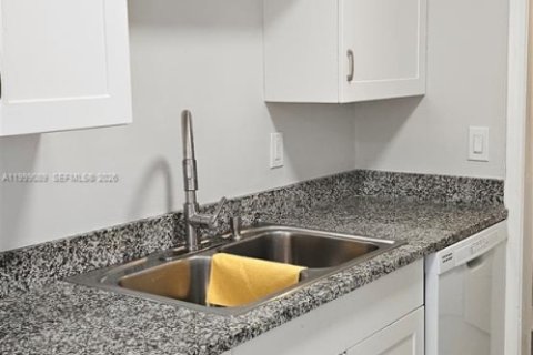 Casa en Fort Lauderdale, Florida 3 dormitorios, 120.03 m2 № 2066086