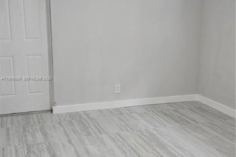 Casa en alquiler en Fort Lauderdale, Florida, 3 dormitorios, 120.03 m2 № 2066086 - foto 11