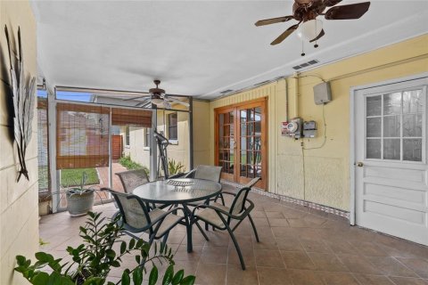 Villa ou maison à vendre à Tampa, Floride: 4 chambres, 189.71 m2 № 2413432 - photo 21