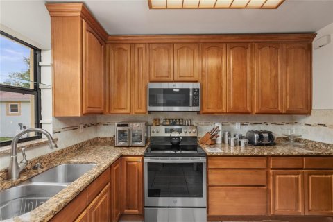 Villa ou maison à vendre à Tampa, Floride: 4 chambres, 189.71 m2 № 2413432 - photo 7