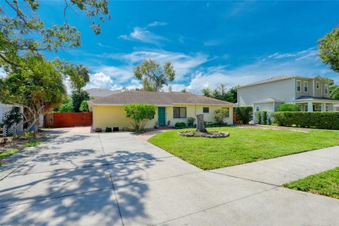 Villa ou maison à vendre à Tampa, Floride: 4 chambres, 189.71 m2 № 2413432 - photo 4