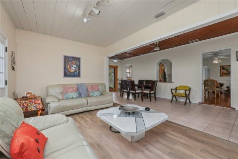 Villa ou maison à vendre à Tampa, Floride: 4 chambres, 189.71 m2 № 2413432 - photo 9