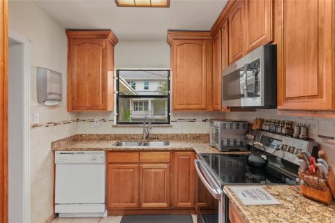 Villa ou maison à vendre à Tampa, Floride: 4 chambres, 189.71 m2 № 2413432 - photo 6