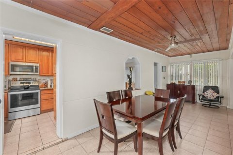 Villa ou maison à vendre à Tampa, Floride: 4 chambres, 189.71 m2 № 2413432 - photo 12