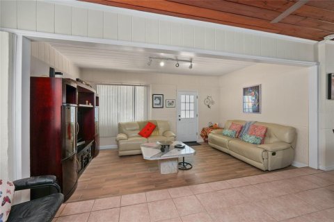 Villa ou maison à vendre à Tampa, Floride: 4 chambres, 189.71 m2 № 2413432 - photo 8